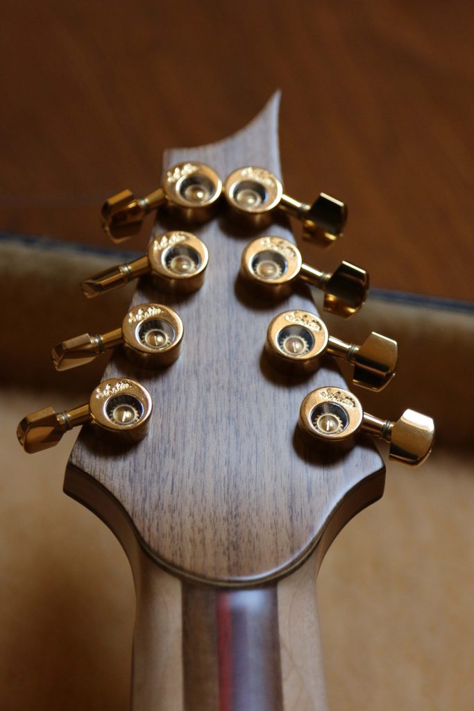 paletta chitarra kapooya vista dal retro con laminazione in noce canaletto e meccaniche Shaller Davinci