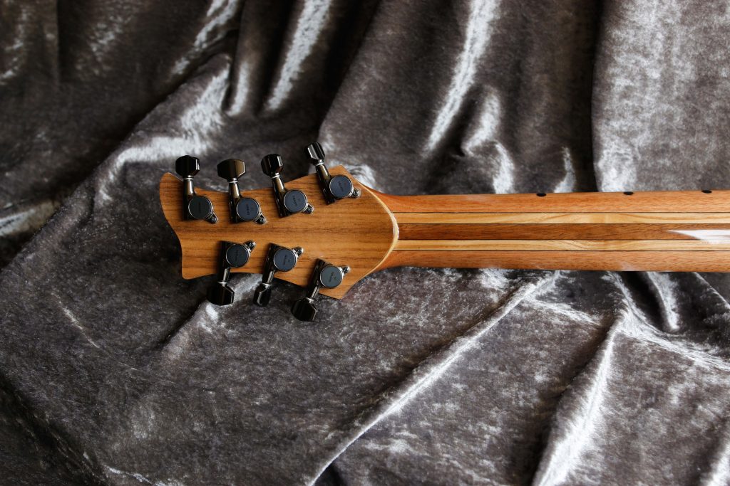 retro paletta chitarra plie 7 corde laminata in noce canaletto e manico laminato top